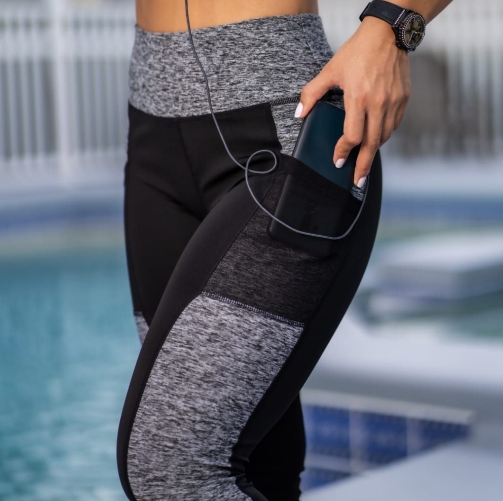 Sports leggings with side pocket and high waistband